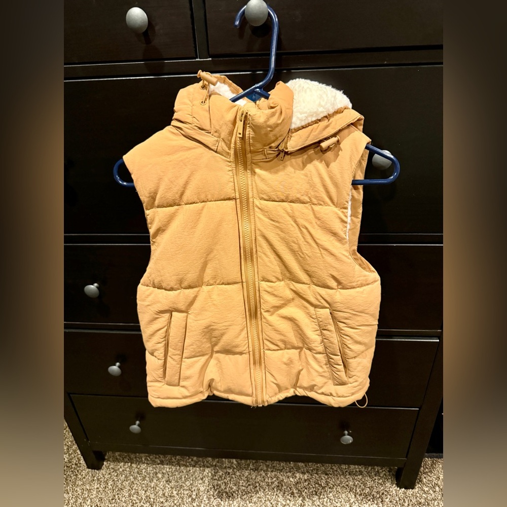 Love Tree puffy vest; Sherpa lined with hood